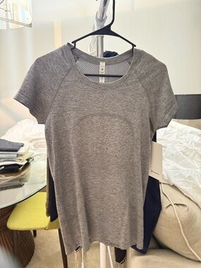 lululemon Short Sleeve Athletic Tee